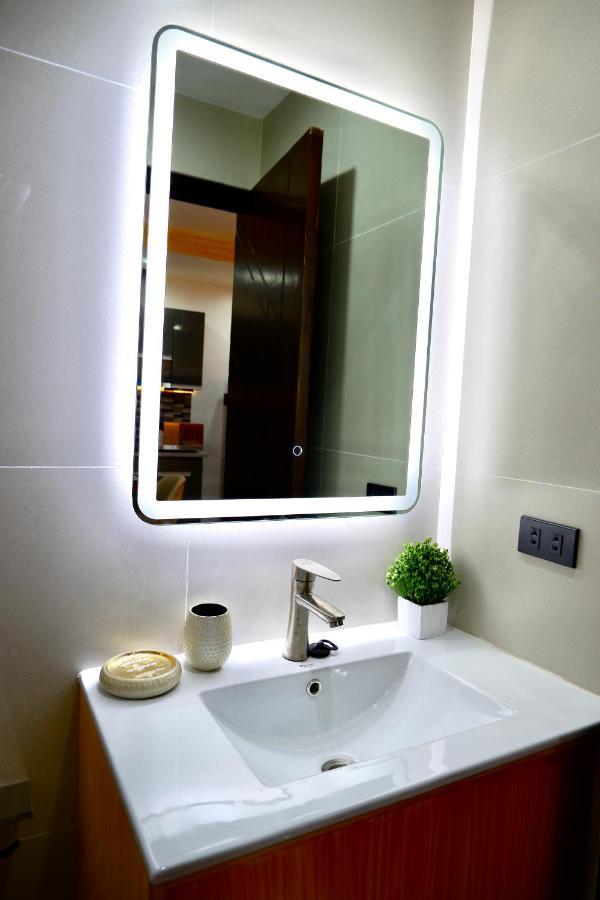 Cozy Entire Condo Unit With Pool Access Angeles Luaran gambar